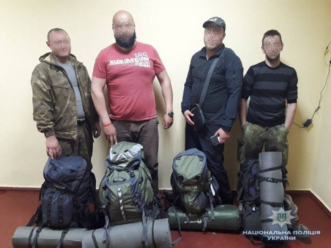Поліцейські в Чорнобилі зафіксували масове "паломництво" сталкерів на свята (ФОТО)