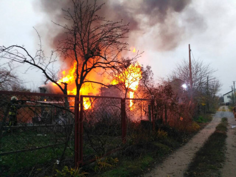 На Київщині згорів будинок (ФОТО)