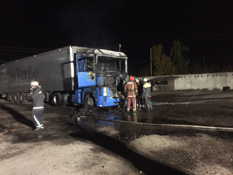 У Василькові спалахнула вантажівка 