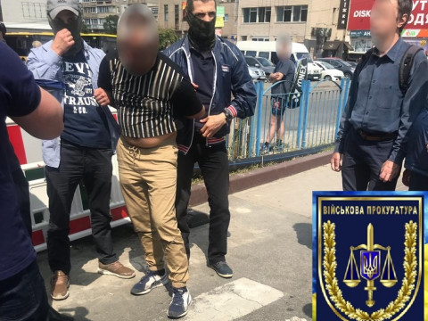 Головного інспектора митного поста "Борисполя" спіймали на хабарі
