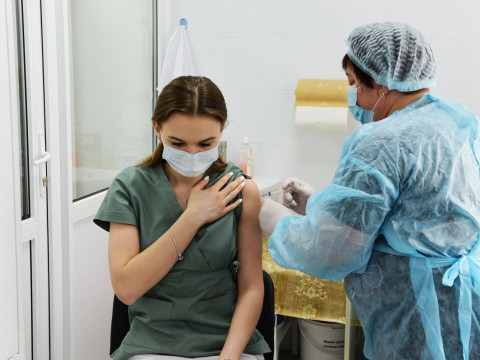 Захист від COVID-19: за день у Борисполі вакцинувалися більше 200 людей
