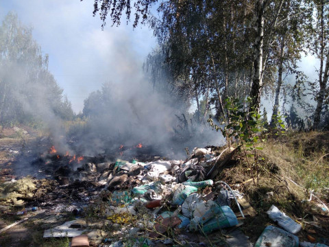У Баришівському районі загорілося стихійне сміттєзвалище  