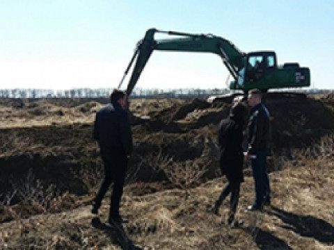 Поблизу Білої Церкви спецтехніка знову працювала біля футляру технологічної мережі (ВІДЕО)