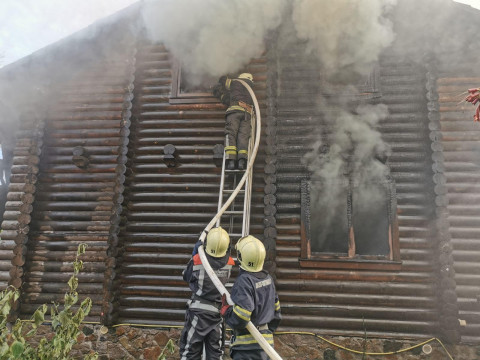 У Боярці 20 вогнеборців гасили пожежу в двоповерховому будинку (ВІДЕО, ФОТО)