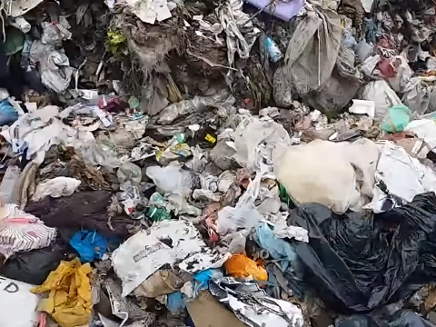 На Тетіївське сміттєзвалище звозять львівське сміття (ВІДЕО, ФОТО)