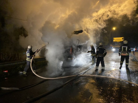 "Гаряча" ніч у Броварах та на околиці: горіли 2 автівки (ФОТО, ВІДЕО)