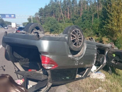 На трасі Київ-Харків зіткнулися два автомобілі: загинув водій (ФОТО)