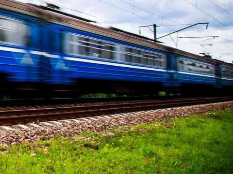 У Києво-Святошинському районі дівчина потрапила під потяг через навушники