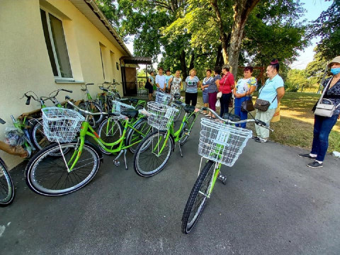 Соціальні робітники Димера отримали нові велосипеди