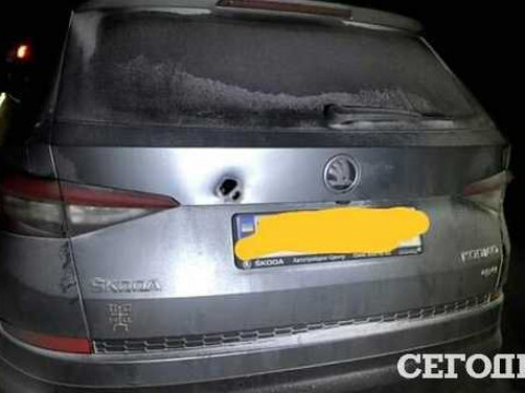 У мережі показали фото обстріляного автомобіля мера Березані (ФОТО)