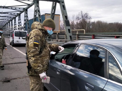 На в’їзді до столиці утворилися затори через температурний скринінг (ВІДЕО)