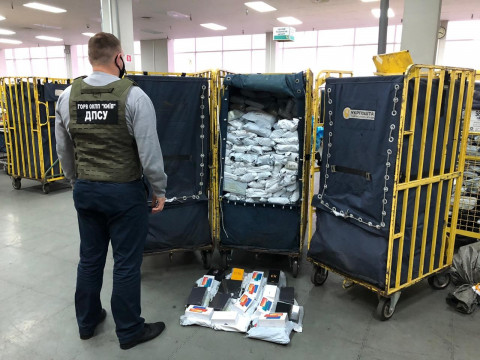 У "Борисполі" виявили сімсот нелегальних посилок з сучасними девайсами (ФОТО)