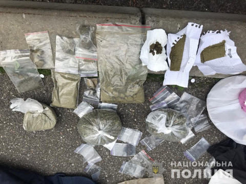 У Києво-Святошинському районі затримали іноземця з наркотиками (ФОТО)