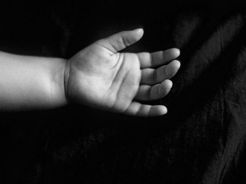 У Білій Церкві горе-матір викинула новонароджене немовля: дитина померла