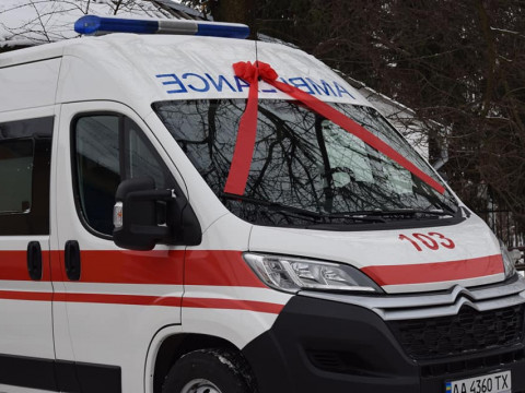 У Макарові медики отримали новий автомобіль екстреної медичної допомоги (ФОТО)