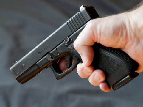 У Борисполі чоловік стріляв посеред міста та погрожував самогубством (ВІДЕО)