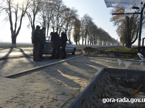 На Бориспільщині невідомі вкрали тротуарну плитку (ФОТО) 