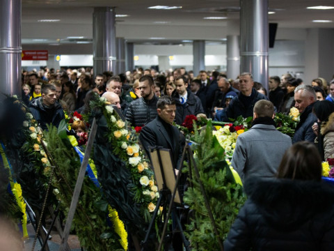У "Борисполі" попрощалися із загиблими в Ірані українцями (ФОТО)