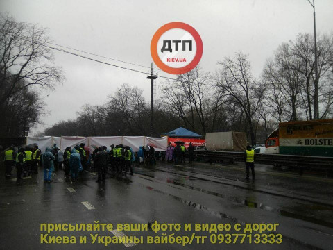 Мітинг на Київщині: невдоволені люди повністю перекрили Одеську трасу (ФОТО, ВІДЕО)