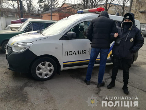 Два пограбування за добу: поліцейські Київщини затримали зловмисників