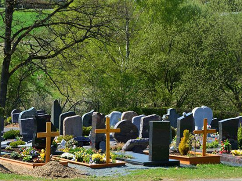 На Київщині заборонили відвідувати кладовища