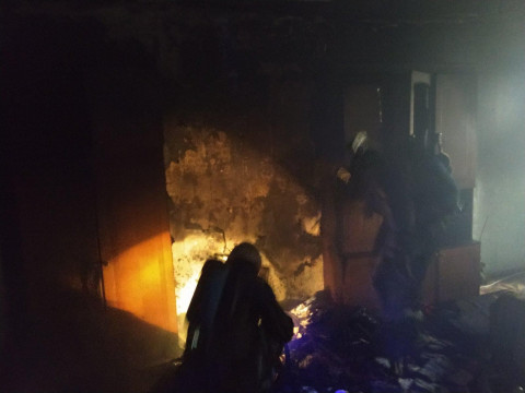 У Білій Церкві 14 рятувальників гасили пожежу в житловій кімнаті (ФОТО)