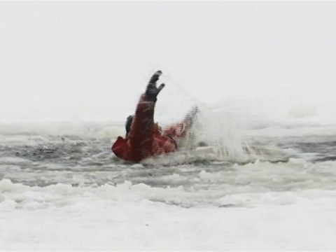 На Іванківщині двоє рибалок потрапили у крижаний полон (ВІДЕО)