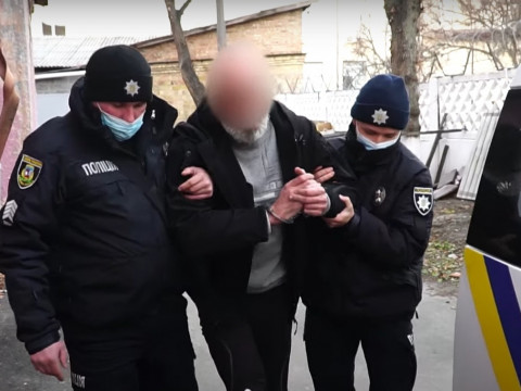 У Крюківщині чоловік розстріляв іноземців, які допитували його дружину і доньку (ВІДЕО)