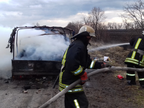 У Білоцерківському районі на трасі пожежа знищила вантажівку 