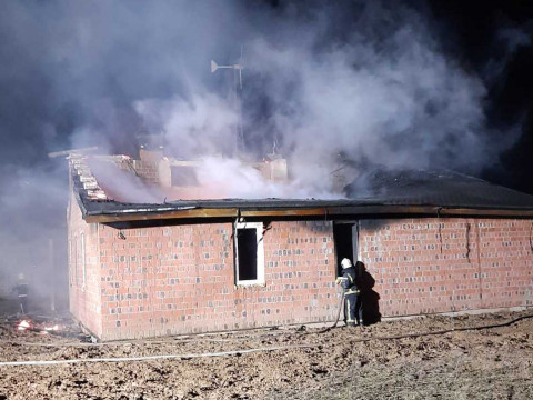 Під Києвом пожежники не змогли врятувати двох чоловіків 