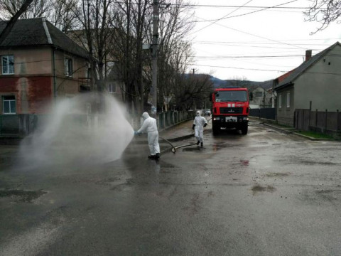 Карантин у Переяславі: у місті почали дезінфікувати вулиці та зупинки