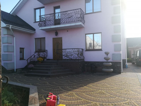 У Броварському районі невідомі масках вдерся до будинку та вкрали один мільйон гривень