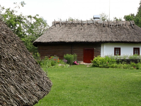 У Переяславському музеї ремонтують стріхи старовинних хатин (ФОТО)