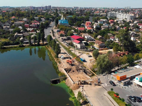 У Києво-Святошинському районі триває реконструкція мосту через річку Нивка