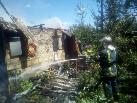 У Васильківському районі дотла згоріла господарча будівля