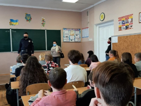 У Василькові поліцейські розповіли дітям про безпеку в Інтернеті