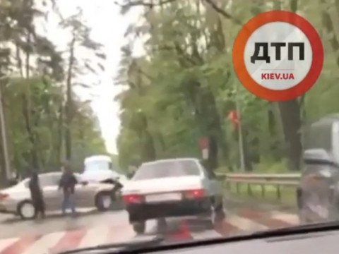 Автотроща в Білогородці: на виїзді з села зіштовхнулися дві автівки