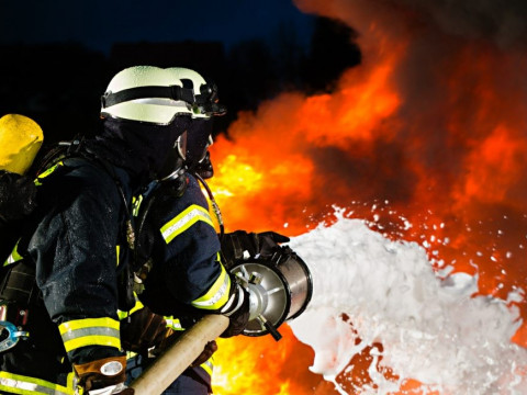 У Вишгороді сталась пожежа в одній з багатоповерхівок (ФОТО, ВІДЕО)
