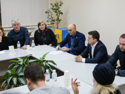 Президент Зеленський зустрівся з родичами загиблих в Ірані українців