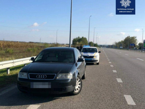 Під Києвом водій на елітному авто хотів дати правоохоронцям хабар (ФОТО)