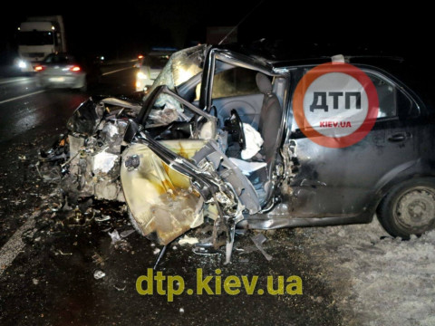 На Гостомельській трасі сталася жахлива аварія: є постраждалі (ФОТО)