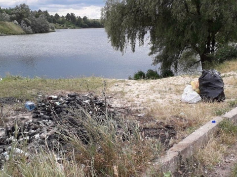 У Києво-Святошинському районі каналізаційними відходами забруднюють ландшафтний заказник (ФОТО)