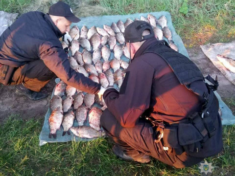 На Київщині бракон’єр з уловом напав на поліцейського (ФОТО)
