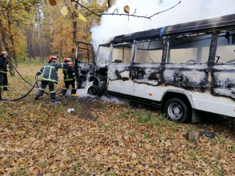 На Київщині вщент згорів автобус
