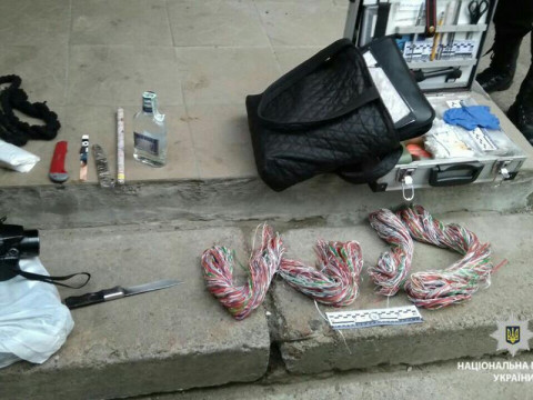 Кабель, ніж та недопита оковита: у Броварах затримали крадія електрокабелю (ФОТО)