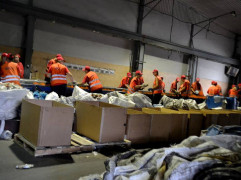 Підприємство в Обухові сортує понад 300 тон сміття на добу (ФОТО)