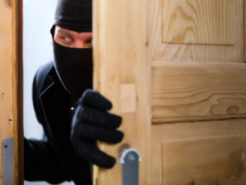У Києво-Святошинському районі зловмисник "обчистив" інваліда (ФОТО)