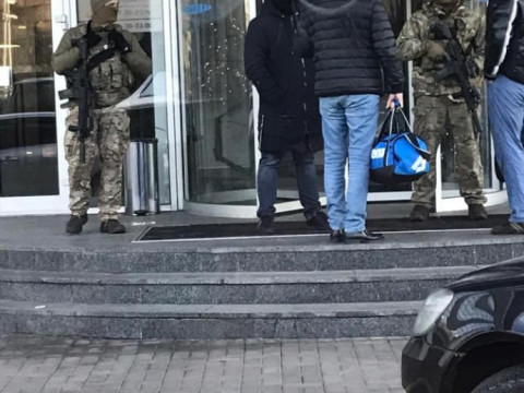 СБУ проводить обшуки у спортклубі Порошенка-Кононенка
