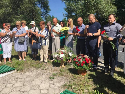 Обухівчани вшанували жертв масових розстрілів у Другій світовій (ФОТО)