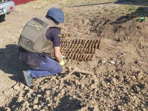 У селі на Обухівщині знайшли майже сто старих мін